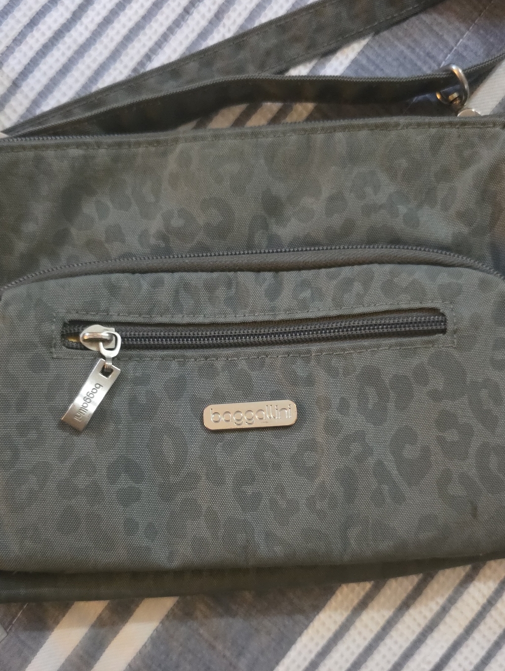 Baggallini Olive Charcoal Leopard Crossbody Bag
